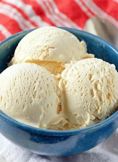 Delicious Cold Stone cake batter ice cream in a bowl with sprinkles.