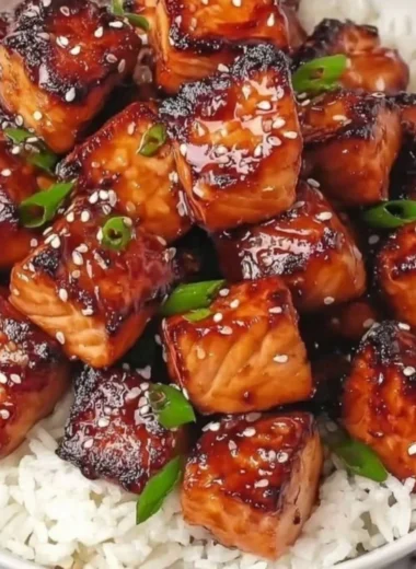 Honey Garlic Salmon Bites Bowl served in a fresh, colorful plate