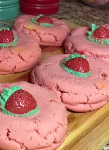 Delicious strawberry cheesecake cookie bars topped with fresh strawberries