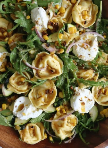 Delicious summer tortellini salad with fresh vegetables and dressing